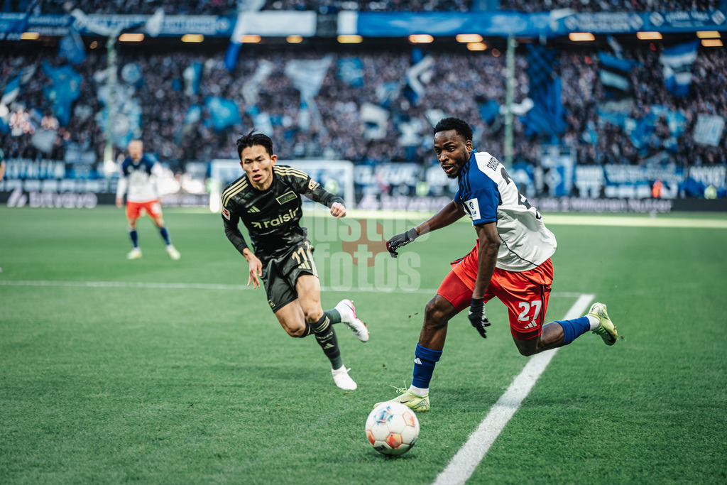 Fußball | Männer | Saison 2025/2026 | 1. Fußball-Bundesliga | 22. Spieltag | Hamburger SV vs. 1. FC Union Berlin | 14.02.2026 | v.l. Woo-yeong Jeong (#11, 1. FC Union Berlin) gegen Philip Otele (#27, HSV)