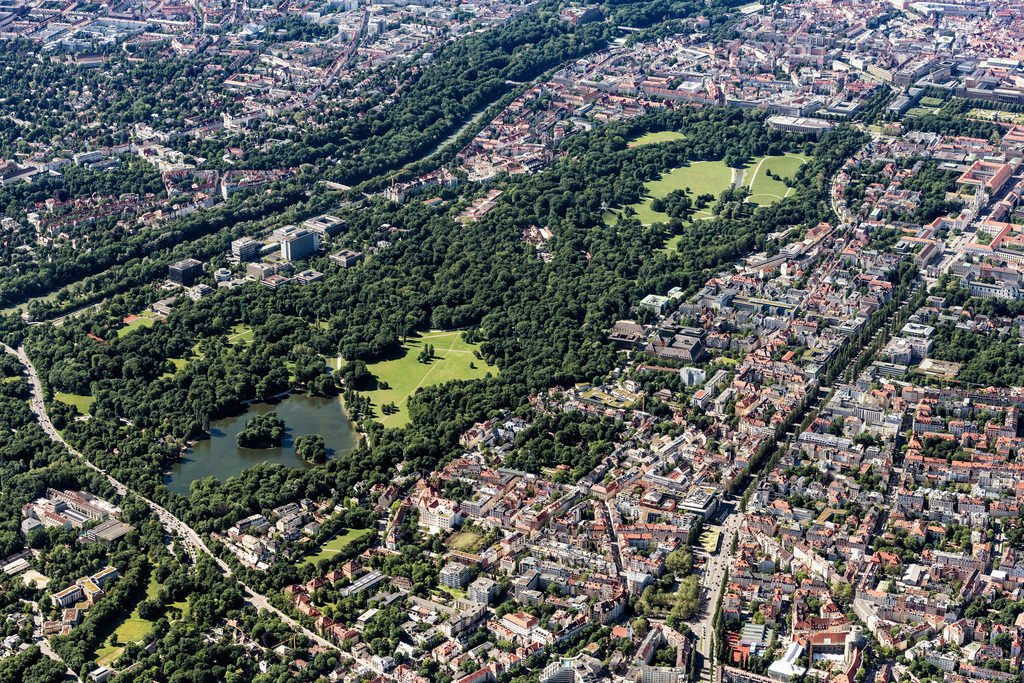 dr__0065268.jpg | MüNCHEN 15.06.2021 Stadtzentrum im Innenstadtbereich entlang der Ludwigstraße im Ortsteil Maxvorstadt in München im Bundesland Bayern, Deutschland. // The city center in the downtown area along the Ludwigstrasse in the district Maxvorstadt in Munich in the state Bavaria, Germany. Foto: Daniel Reiter