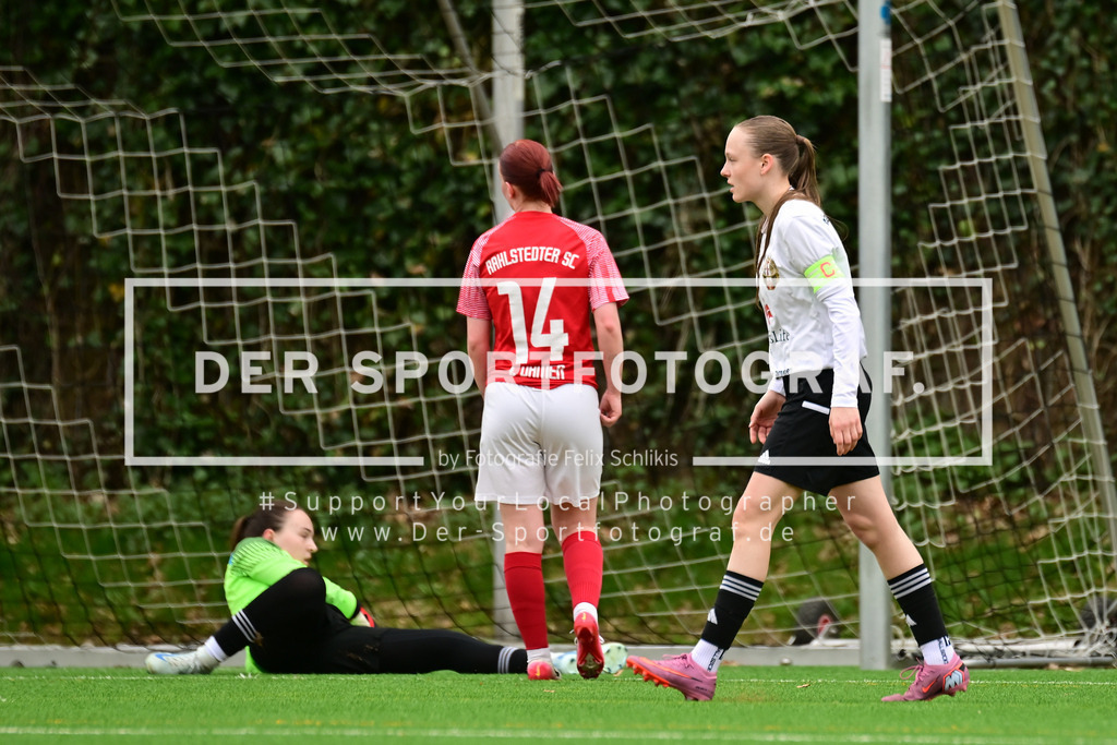 Fußball I Frauen I Saison 2025-2026 I Bezirksliga I 21. Spieltag I Harburger TB - Rahlstedter SC I 166236 | Der Sportfotograf. - Realisiert mit Pictrs.com