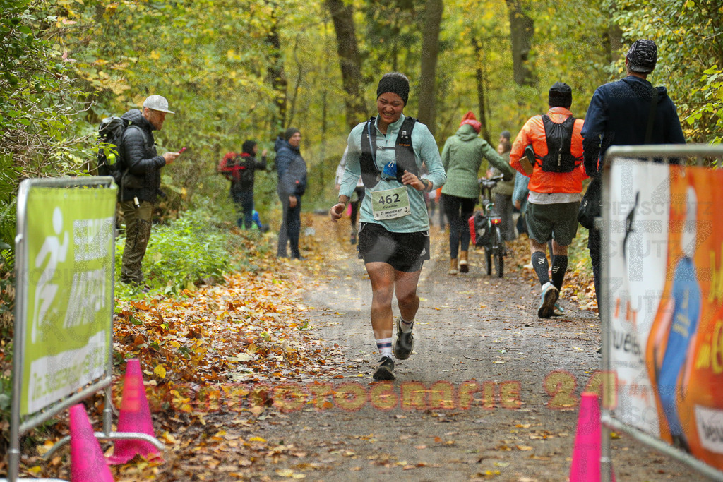 251026_1327_EX1_3493 | Sportfotografie im Rhein-Sieg Kreis, Köln, Bonn, NRW, Rheinland Pfalz, Hessen, etc. Unser Tätigkeitsfeld umfasst den Laufsport vom Volkslauf über den Marathon, Duathlon, Triathon bis zum Ultralauf wie Kölnpfad Ultra oder Schindertrail.
