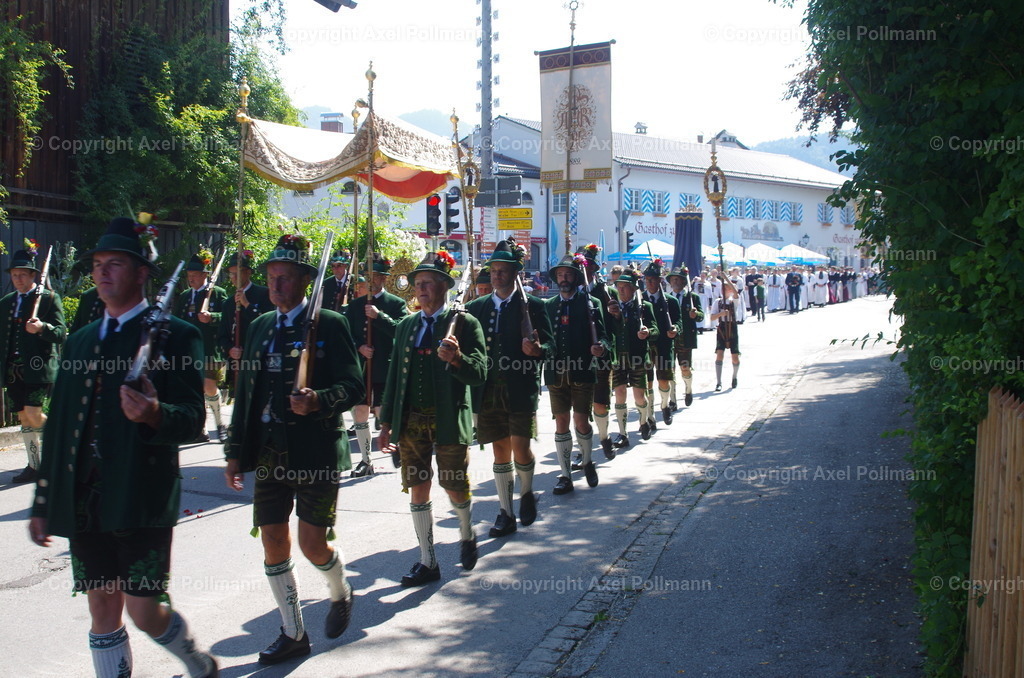 IMGP4184 | fotografiert von Axel PollmannLeonhardi Wallfahrt Benediktbeuern und Murnau, Fronleichnam, Fasching, Landschaft im Loisachtal und Benediktbeuern  - Realisiert mit Pictrs.com