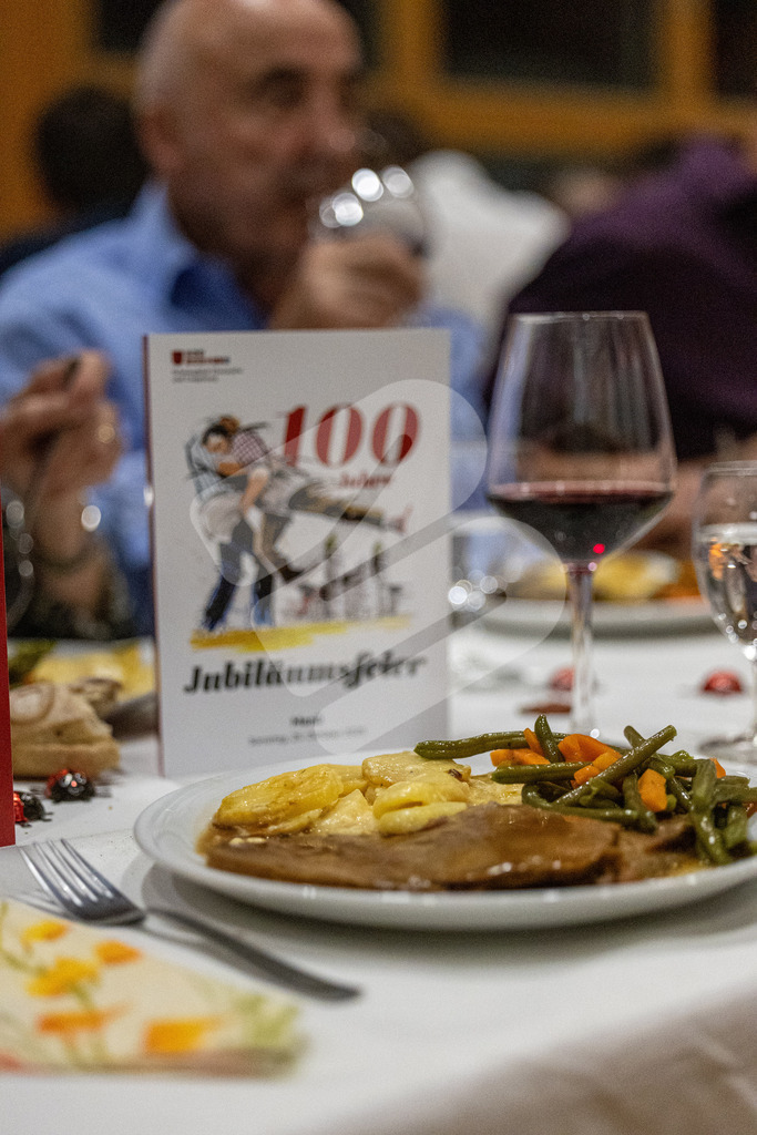 SKE100J_4716 | Die Schwinger des Schwyzer Kantonalen Schwingerverbandes: Fotos, die Dynamik und Leidenschaft festhalten, sowie emotionale Momente aus dem traditionellen Schwingsport zeigen. - Realisiert mit Pictrs.com