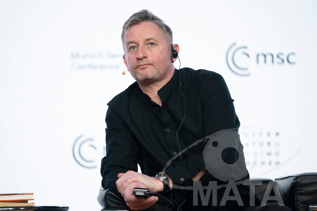 _DWA2819 | Die MSC Security and Literature Series der Münchner Sicherheitskonferenz wird von der ZEIT mitveranstaltet und vom Literaturhaus München unterstützt. Am Donnerstag, 12. Februar (19-20 Uhr), spricht Autor Serhiy Zhadan aus Charkiw mit Chrystia Freeland, Sonderbeauftragte für den Wiederaufbau der Ukraine und ehemalige stellvertretende Premierministerin Kanadas, über die Zukunft der Ukraine - Realisiert mit Pictrs.com