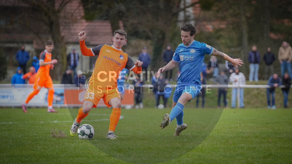 Fußball, Herren, Saison 2025/2026, Landespokal Brandenburg, Halbfinale, RSV Eintracht 1949 vs. VfB 1921 Krieschow, Samstag 28.03.2026, Sportplatz-Heinrich-Zille-Straße | Fußball, Herren, Saison 2025/2026, Landespokal Brandenburg, Halbfinale, RSV Eintracht 1949 vs. VfB 1921 Krieschow, Samstag 28.03.2026, Sportplatz-Heinrich-Zille-Straße, Im Bild: Paul Pahlow (l. Krieschow) und Leon Hellwig (r. RSV) - Realisiert mit Pictrs.com