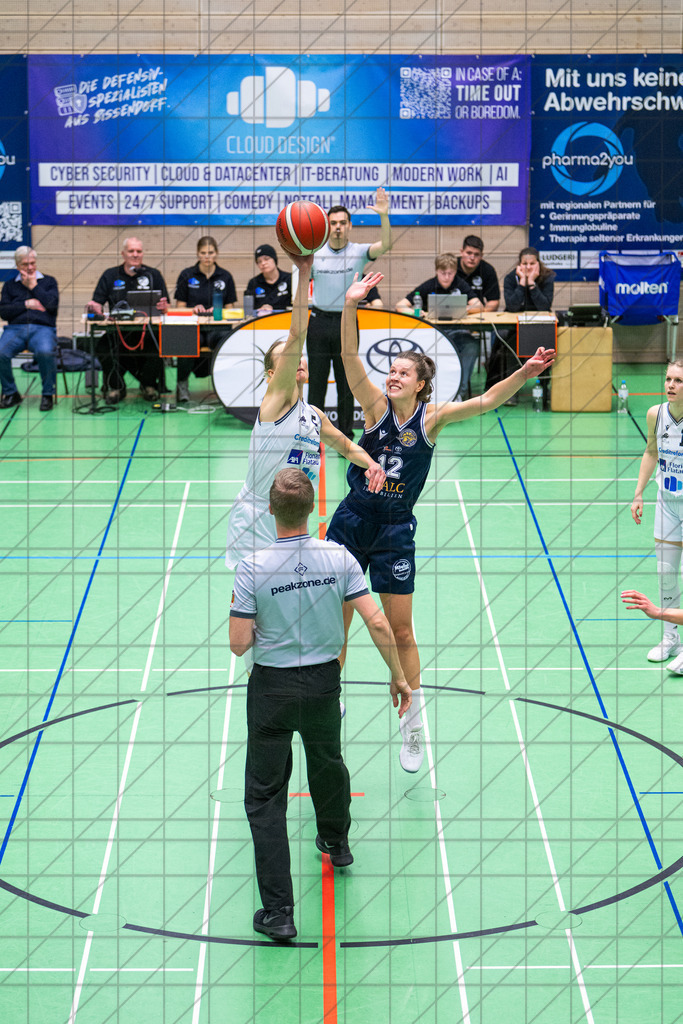 2. DBBL Nord 25/26 | Spieltag 10 | BBC Osnabrück vs. Hürther BC | //  07.12.25: 2. DBBL Nord 25/26 | Spieltag 10 | BBC Osnabrück vs. Hürther BC / Osnabrück / Deutschland  //   CREDIT:www.bullenfotos.de, Martin König, Hörner Weg 40, D-49078 Osnabrück, +4917663732967 // Nutzung und Weitergabe nur zu den vereinbarten Zwecken. Presseanfragen an Ersteller. Alle Rechte beim Ersteller. Honorierung nach MFM. - Realisiert mit Pictrs.com