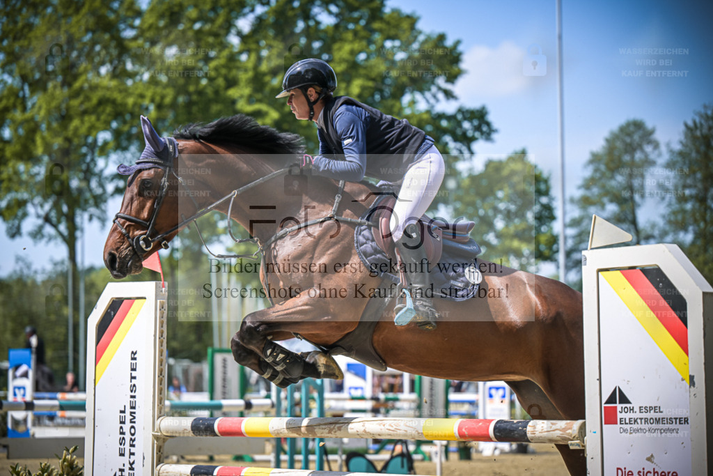 DOS_8618 | Entdecke hochwertige Reitturnierfotos von Foto Oger. Professionell, emotional und authentisch – jetzt Lieblingsmomente im Shop bestellen. - Realisiert mit Pictrs.com