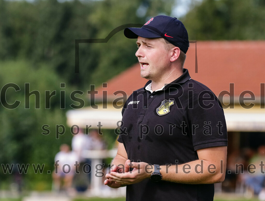 2023-09-17_089_DJK_Ottenhofen_gegen_FC_Finsing_II | Ottenhofen, Deutschland, 17.09.2023:
Fußball, Kreisklasse 2023 / 2024, 7. Spieltag, DJK Ottenhofen gegen FC Finsing II, Endergebnis: 3:0

Trainer Benjamin Settles (DJK Ottenhofen)

Foto: Christian Riedel / fotografie-riedel.net