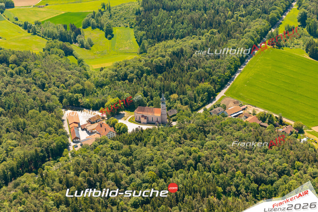 Das Luftbild zeigt : Dreifaltigkeitsberg Weng - Die Luftaufnahme wurde 2024 vom UL-Flugzeug aus erstellt ( keine Drohne ) - Hochauflösende Luftaufnahme - Für grossformatige Ausdrucke geeignet. Die Geschenkidee !Mit Lizenz und Bildrechte bestellbar
