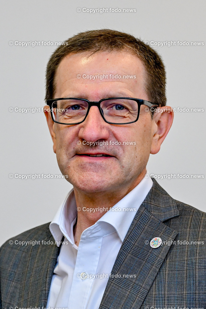 Pressekonfernez Land Ooe_ Mit 1450 auf der Ueberholspur_ 16.02.2024-12 | 16.02.2024, Linz, AUT, Pressekonfernez Land Ooe, Mit 1450 auf der Ueberholspur, im Bild Johann Minihuber (Geschaeftsfuehrer Krankenhaus Barmherzigen Schwestern Ried)