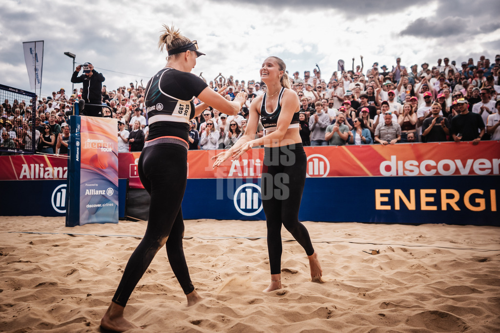 Beachvolleyball | Frauen | Allianz German Beach Tour 2025 | Tourstop Düsseldorf | 17.05.2025 | v.l. Chenoa Christ und Anna-Chiara Reformat jubeln nach dem Sieg