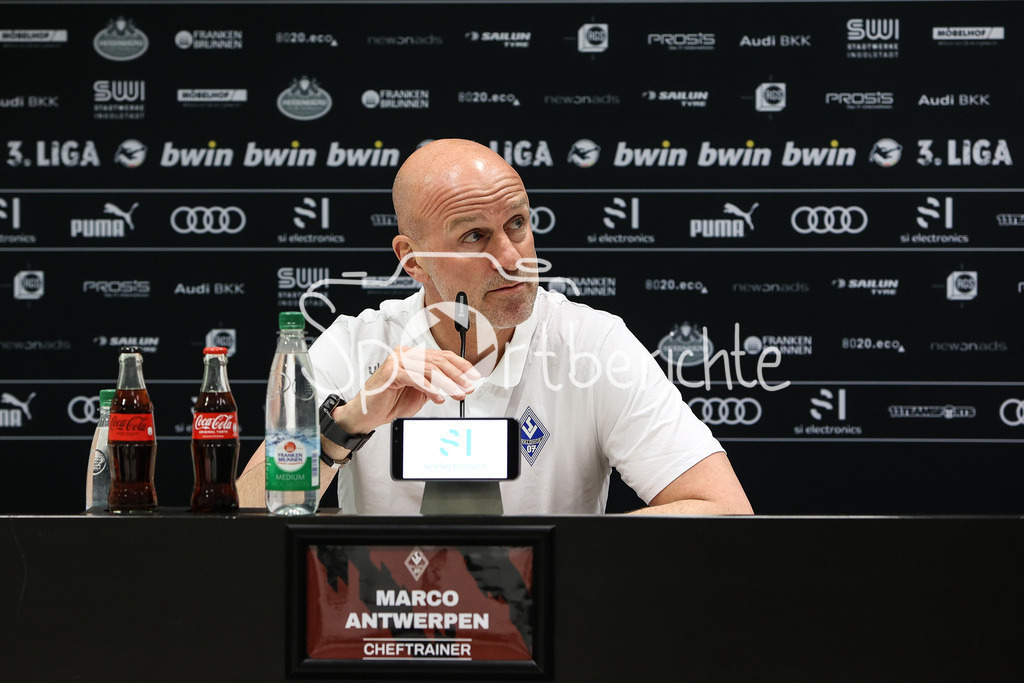 FC Ingolstadt - SV Waldhof Mannheim | Bei der Pressekonferenz nach der Partie zwischen Ingolstadt und Mannheim, Mannheim Trainer Marco ANTWERPEN / Einzelfoto / Freisteller