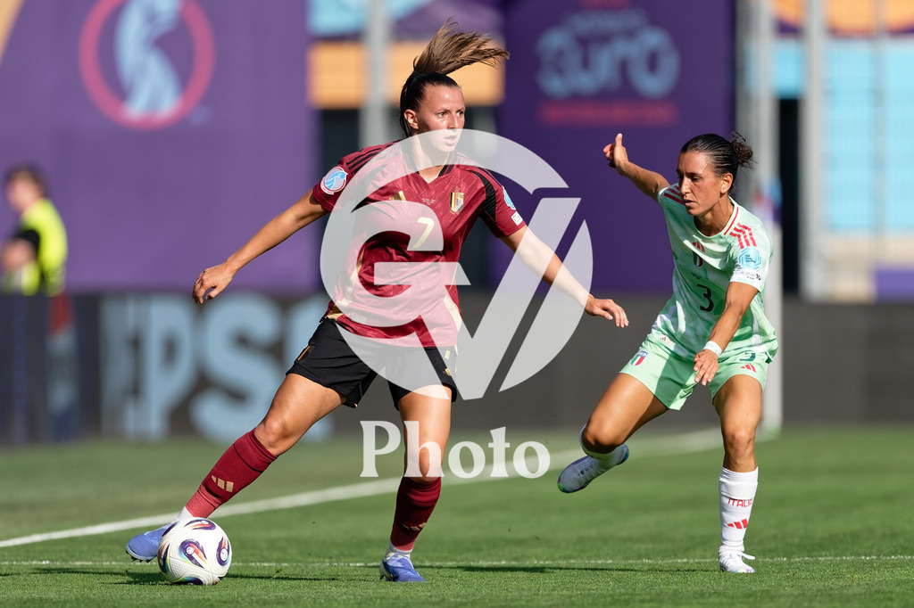 Belgium v Italy - UEFA Women's EURO 2025 Group B | SION, SWITZERLAND - JULY 3: Hannah Eurlings  of Belgium (L) is chased by Lucia Di Guglielmo of Italy (R) during the UEFA Womens EURO 2025 Group B match between Belgium and Italy at Stade de Tourbillon on July 3, 2025 in Sion, Switzerland. (Photo by Giuseppe Velletri/Sports Press Photo/Getty Images)