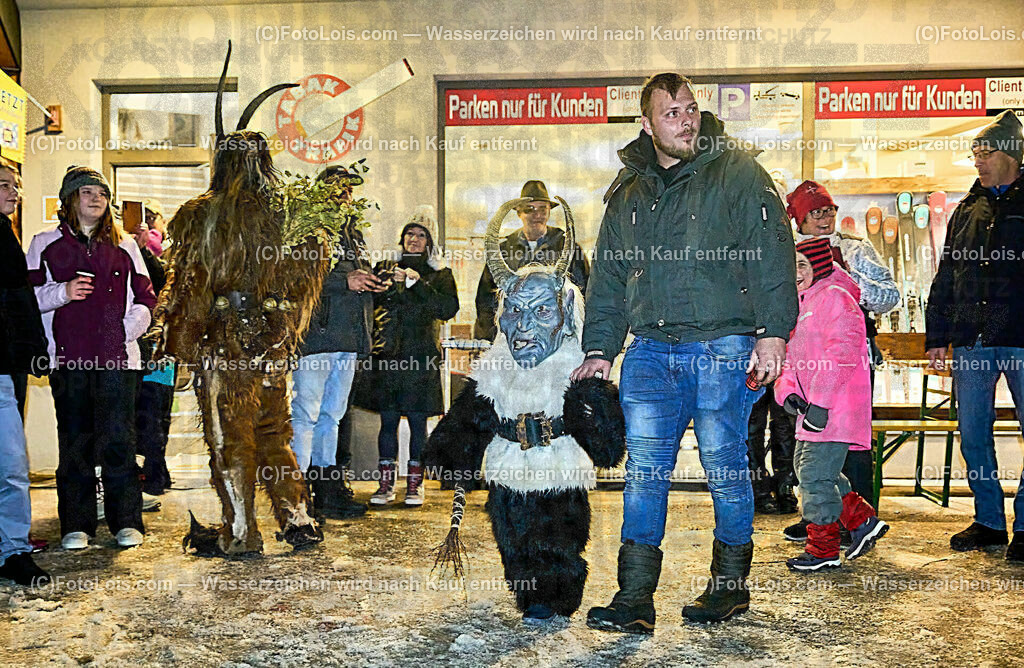ALP5092_SKIVERLEIH-Nikolaus_Lackenhof_Oetscherteufeln | (C)FotoLois.com, Alois Spandl. SPORT2000-Nikolausempfang und Ötscherteufeln in Lackenhof im Skisportzentrum, Sa 9. Dez. 2023.