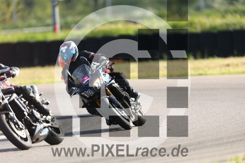 0102-20260426_00284 | Schöne Erinnerungen an spannende Momente - das festzuhalten ist unser Job. PIXELrace.de ist seit 2003 auf den Rennstrecken Europas unterwegs um die Action draußen beim Fahren und die wunderbare Stimmung imm Fahrerlager für euch einzufangen.