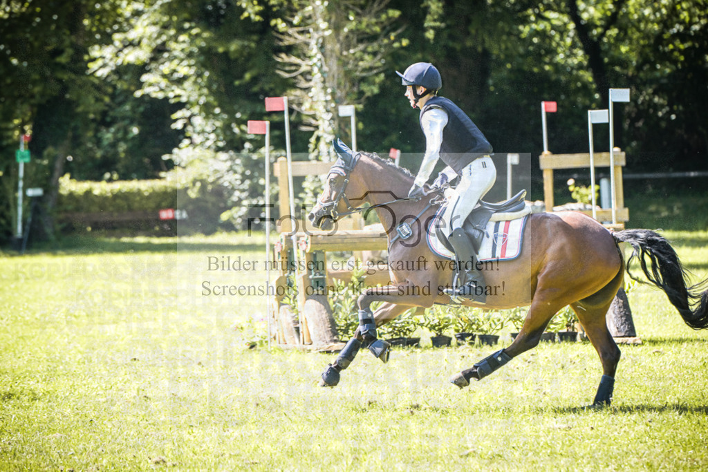DOS_6469 | Entdecke hochwertige Reitturnierfotos von Foto Oger. Professionell, emotional und authentisch – jetzt Lieblingsmomente im Shop bestellen.Deutschlandweite Turnierfotografie. - Realisiert mit Pictrs.com