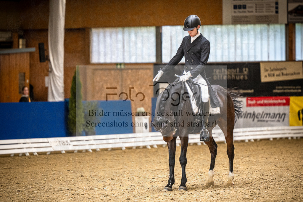 DOS_0737 | Entdecke hochwertige Reitturnierfotos von Foto Oger. Professionell, emotional und authentisch – jetzt Lieblingsmomente im Shop bestellen.Deutschlandweite Turnierfotografie. - Realisiert mit Pictrs.com