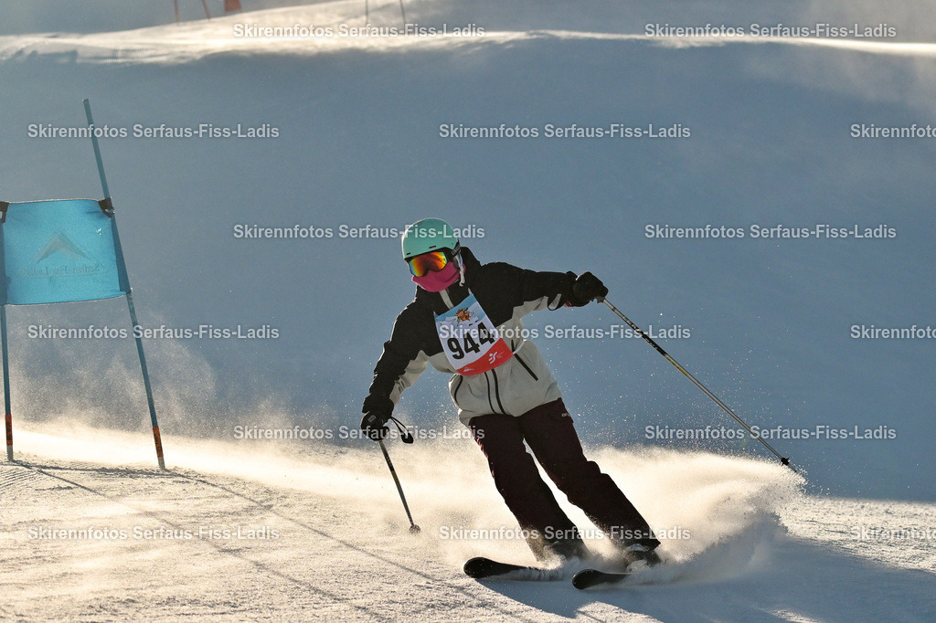 SRF_25.12.2025_0375 | Skirennfotos,Serfaus,Fiss,Ladis,Kinderskirennen,Winter,Tirol,Oberland,skirace,SFL,feelfree,weil wir's genießen,ski,Ski,skifahren,Sonnenplateau, - Realisiert mit Pictrs.com