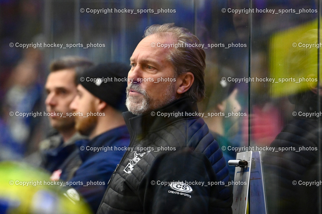 EC IDM WÄRMEPUMPEN VSV vs. HYDRO FEHERVAR AV 19 | Headcoach EC VSV TUOMIE Tray,EC IDM WÄRMEPUMPEN VSV vs. HYDRO FEHERVAR AV 19, EC IDM WÄRMEPUMPEN VSV vs. HYDRO FEHERVAR AV 19 am 20.11.2024 in Villach (Stadthalle Villach), Austria, (Photo by Bernd Stefan)