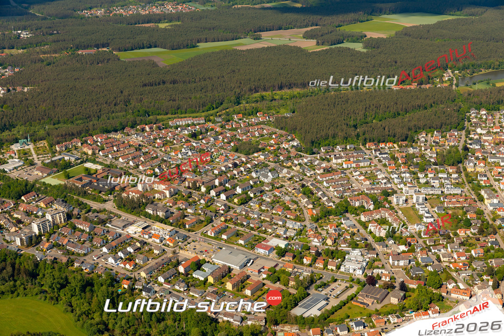Das Luftbild zeigt :  Roth - Die Luftaufnahme wurde 2024 vom UL-Flugzeug aus erstellt ( keine Drohne ) - Hochauflösende Luftaufnahme - Für grossformatige Ausdrucke geeignet. Die Geschenkidee !Mit Lizenz und Bildrechte bestellbar