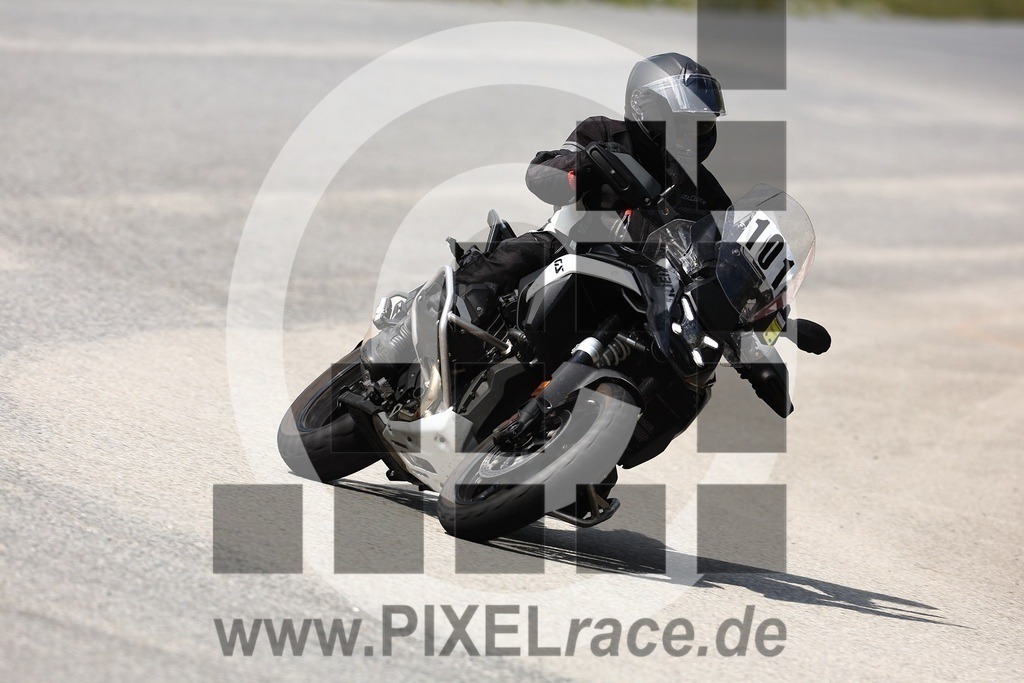 0101-20250714_03570 | Schöne Erinnerungen an spannende Momente - das festzuhalten ist unser Job. PIXELrace.de ist seit 2003 auf den Rennstrecken Europas unterwegs um die Action draußen beim Fahren und die wunderbare Stimmung imm Fahrerlager für euch einzufangen.