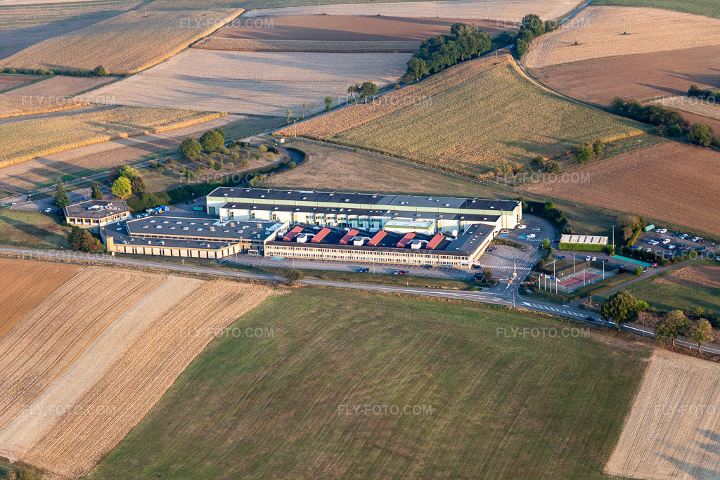 Aerial view: Gunther Tools factory premises in Soultz-sous-Forets in Soultz-sous-Forêts in the state Bas-Rhin, France. – Photo: IMG_123275.jpg taken on 09/30/2020 by Werner Riehm/FLY-FOTO.com – Resolution of the original: 5472 x 3648 px