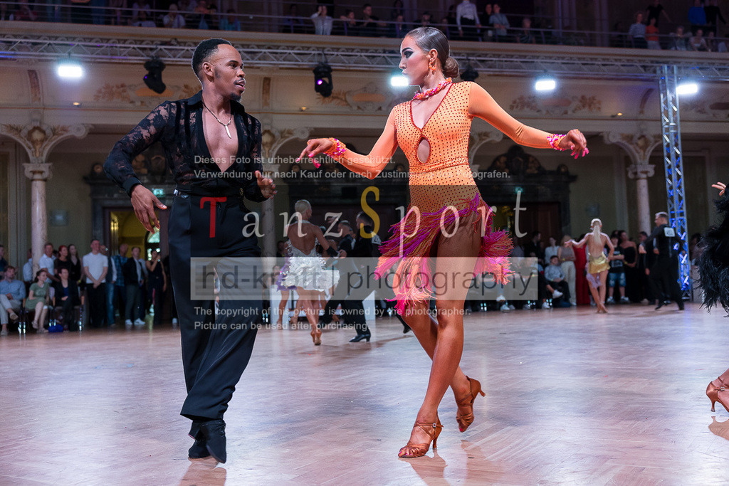 20240706_WDSF_WO_Latin_8731 | Tanzsportbilder, Standardtanz, Lateintanz, WDSF, DTV, LTVB, dancecomp, goc, hessen tanzt, blaues band der spree, walzer, tango, wiener walzer, slowfox, quickstepp, samba, rumba, cha-cha-cha, paso doble. jive, hd-kroft photography, turniertanzsport