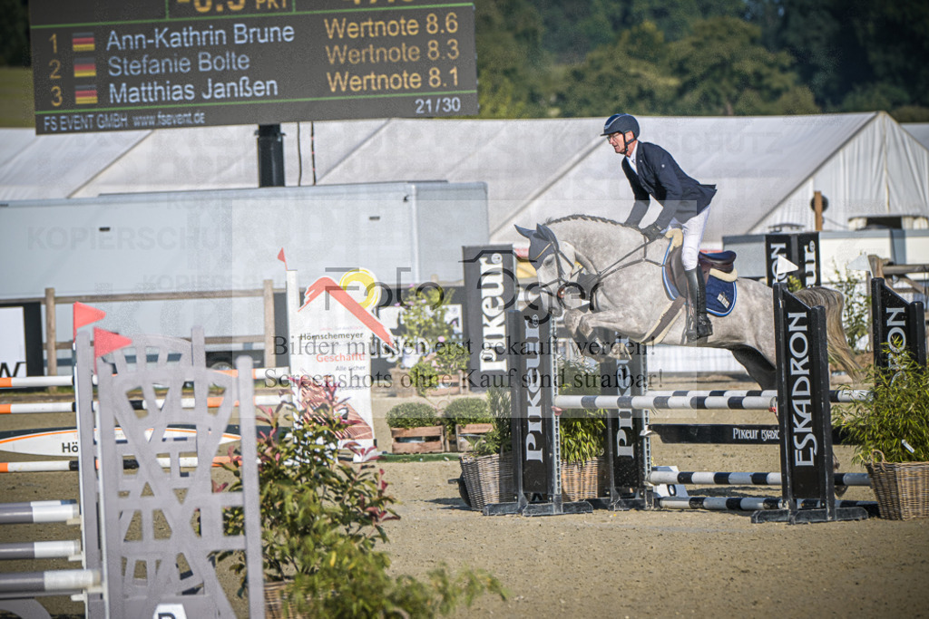 DOS_8524 | Entdecke hochwertige Reitturnierfotos von Foto Oger. Professionell, emotional und authentisch – jetzt Lieblingsmomente im Shop bestellen.Deutschlandweite Turnierfotografie. - Realisiert mit Pictrs.com