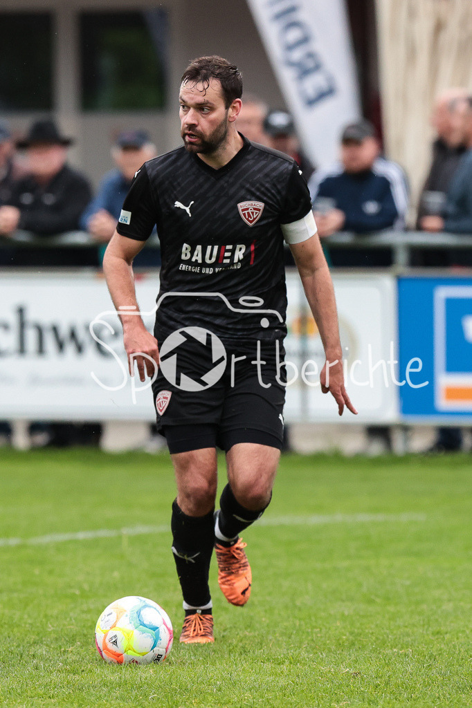TSV Buchbach - FC Bayern Amateure | am Ball Philipp WALTER (TSV #6) / Freisteller / EInzelfoto