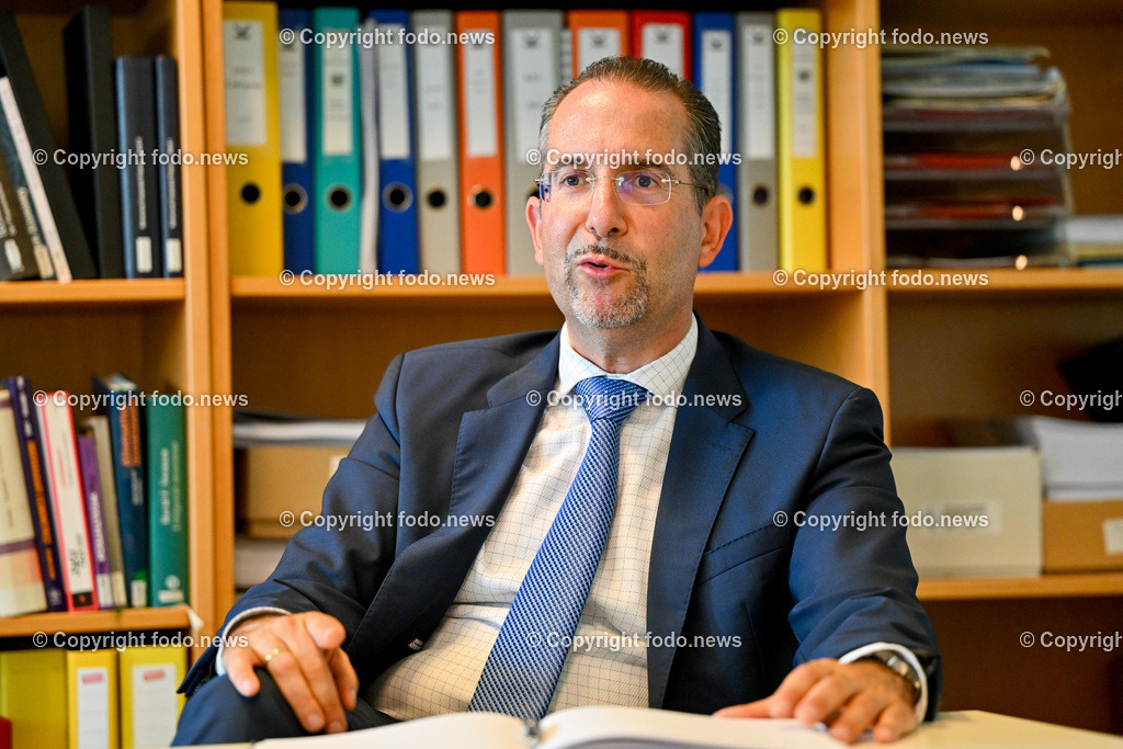 Teodoro Cocca_ JKU Asset Management_ 17.07.2023-31 | 17.07.2022, Johannes Kepler Universität Linz, AUT, Teodoro Cocca, JKU Asset Management,  im Bild Univ.-Prof. Dr. Teodoro Cocca (Stv. Institutsvorstand und Leiter der Abteilung für Asset Management)