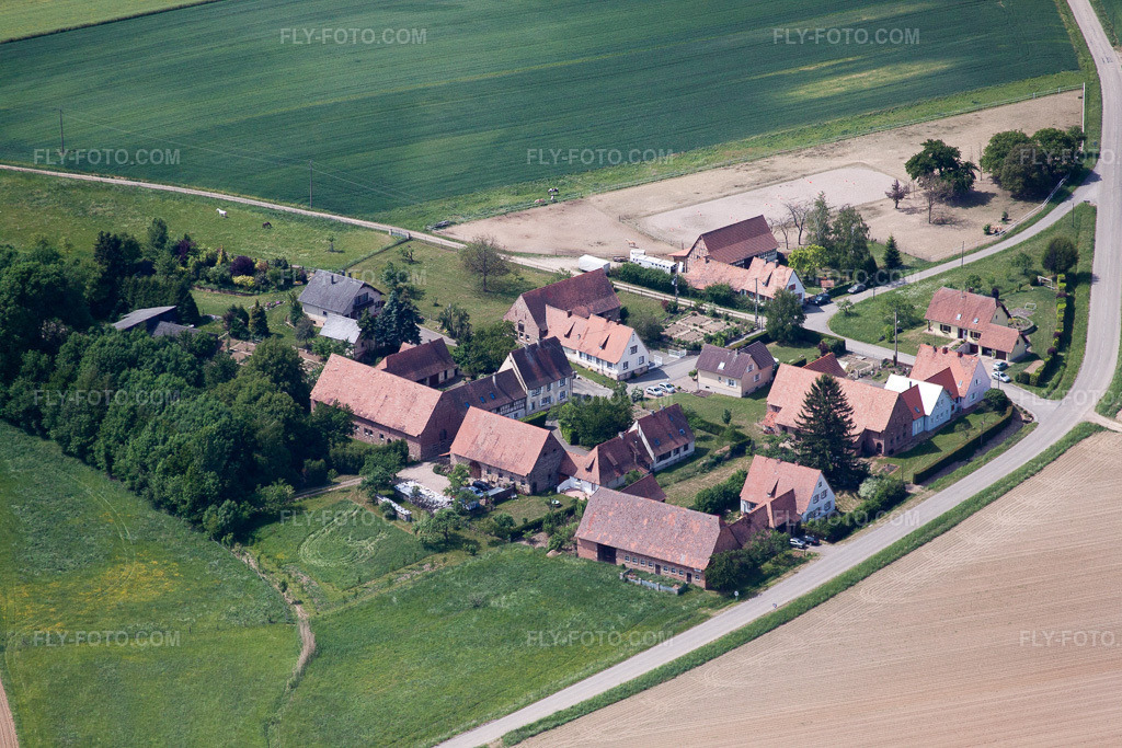 Aerial view: View of the town in Schleithal in the state Bas-Rhin, France. – Photo: IMG_40978(40957).jpg taken on 05/08/2011 by Werner Riehm/FLY-FOTO.com – Resolution of the original: 4752 x 3168 px