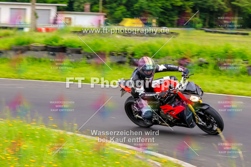 VBK-7586 | Hier findet Ihr Bilder von Touristenfahrten auf der Nürburgring Nordschleife oder von anderen Veranstaltungen die ich besucht habe. Viel Spass beim Durch Schauen 