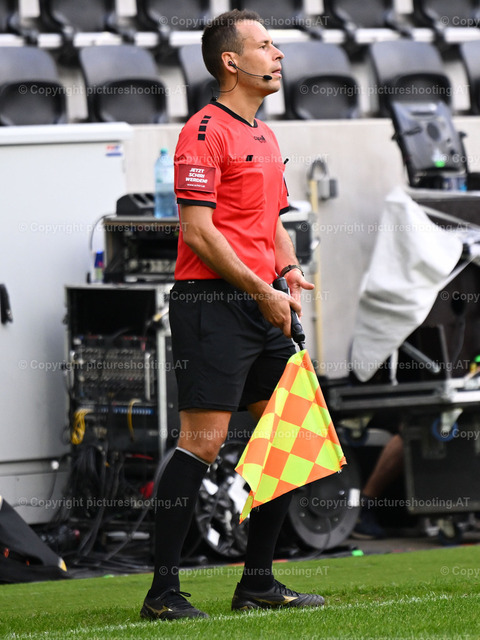 pictureshooting.AT-20240901-0059 | Image shows assistant referee1 Roland Riedel, LASK (weiss) vs. RZ Pellets WAC (schwarz), Sport, ADMIRAL Bundesliga, Fußball /Foto: Albert Mikovits Datum 20240901