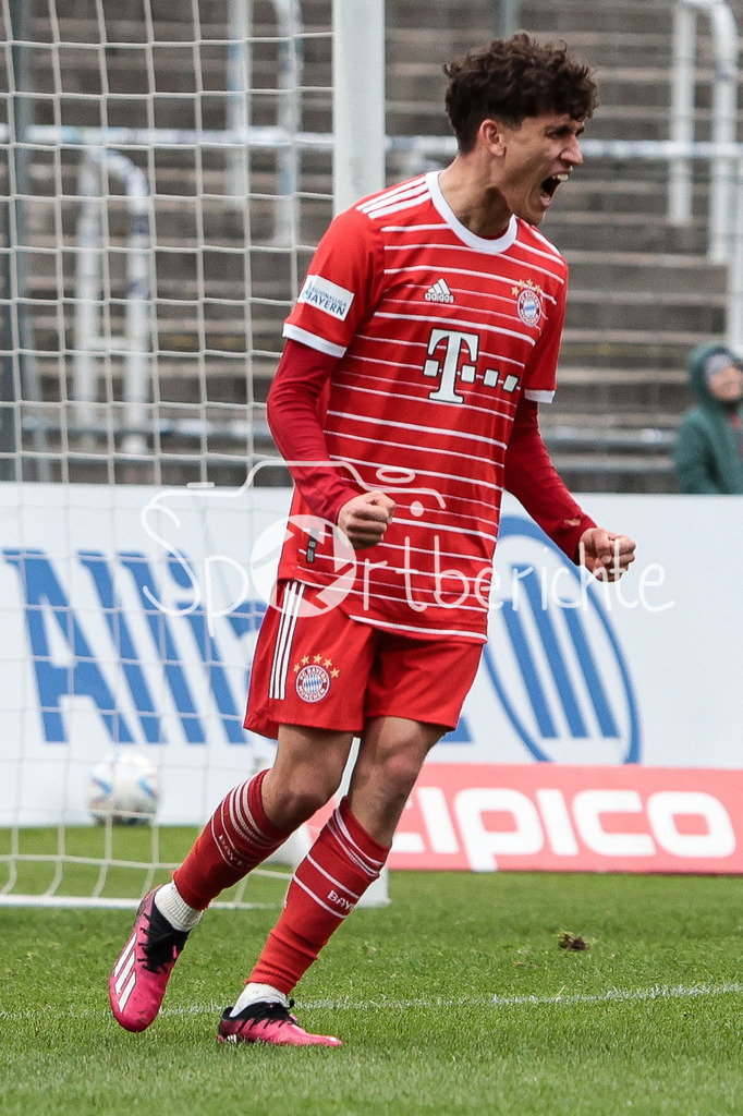 FC Bayern Amateure - SpVgg Hankofen-Hailing | Jubel der Amateure nach dem Treffer zum 2-1 durch Younes AITAMER (FCB #17) / Tor / Torjubel