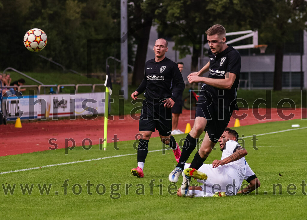 2023-09-03_101_SV_Anzing_gegen_TSV_Ottobrunn | Anzing, Deutschland, 03.09.2023:
Fußball, Kreisliga 2023 / 2024, Testspiel, 3. Spieltag, Endergebnis: 3:0

Gabriel Thul (SV Anzing, #14), Luca Domabyl (TSV Ottobrunn, #17)

Foto: Christian Riedel / fotografie-riedel.net