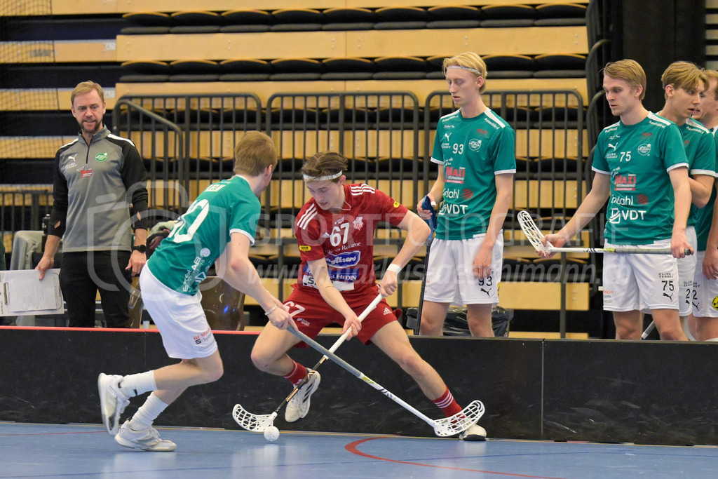 Lillan IBK vs Strängnäs IBK - 17. März 2024 | Lillan IBK vs Strängnäs IBK
Idrottshuset Örebro, Arenahallen, Örebro
Sebastian Kämpe (#67 Strängnäs IBK) against Isac Hjelm (#10 Lillan IBK).
Bild: Sportfotografie Markus Aeschimann | www.markus-aeschimann.ch - Realisiert mit Pictrs.com