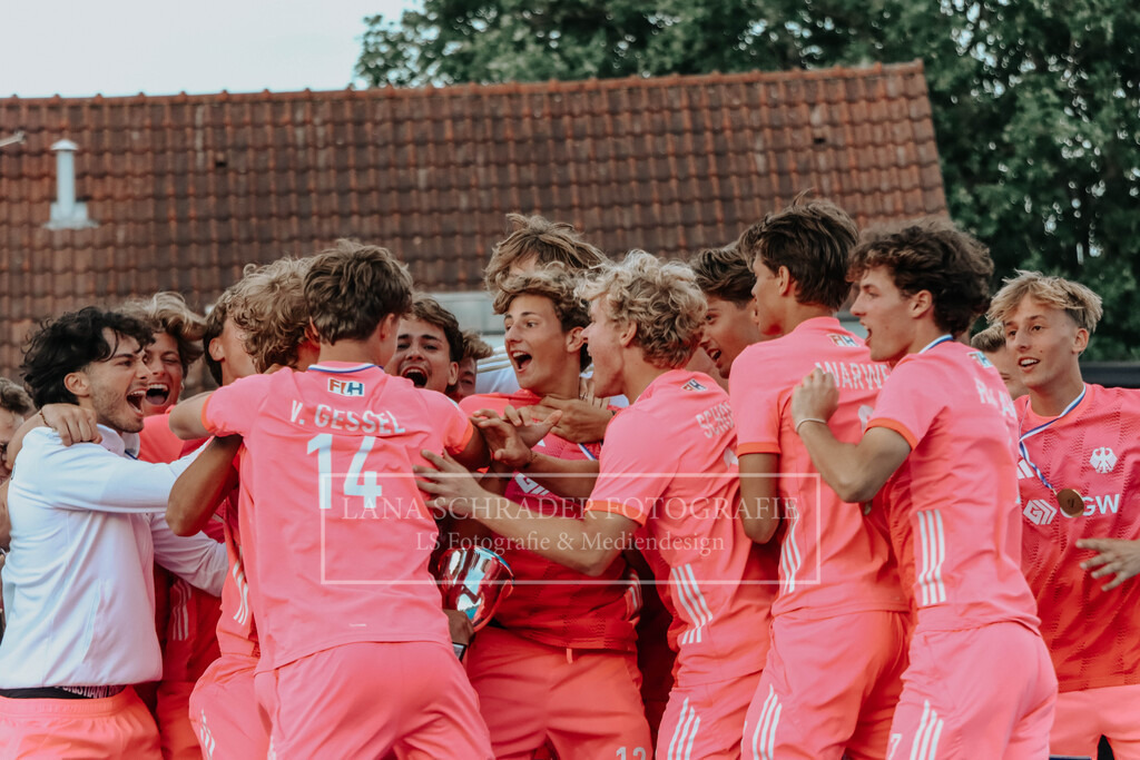 EM_MU18_F_GER-BEL_Lille_bearbeitet (10 von 30) | lanaschraderfotografie - Realisiert mit Pictrs.com