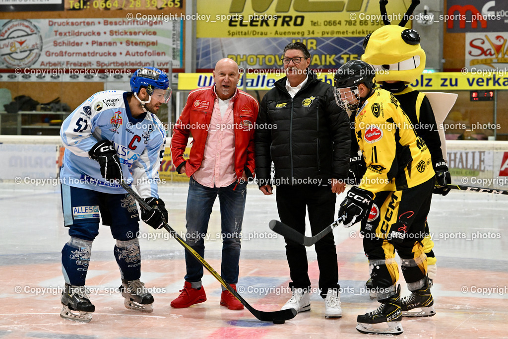 EC Spittal Hornets vs. ESC Steindorf 28.10.2023 | #57 Wilfan Franz, Obmann EC Spittal Hornets Zauchner Ludwig, Maskottchen Spitti, #8 Komar Luca, Puck Spende, Ehren Puck Einwurf