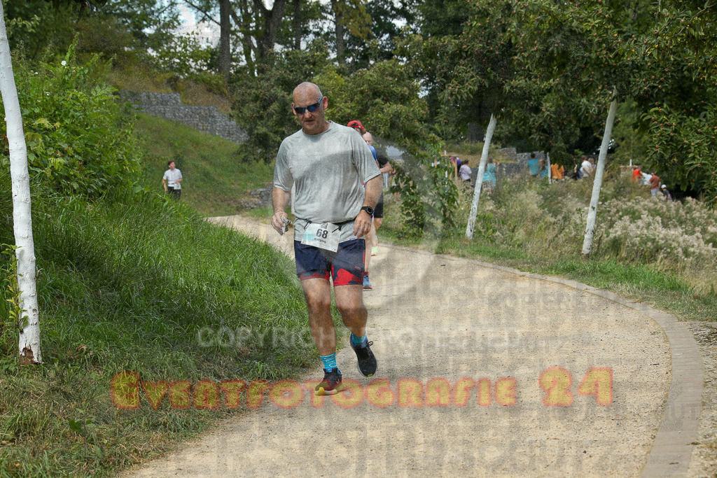 250824_1252_EX1_0800 | Sportfotografie im Rhein-Sieg Kreis, Köln, Bonn, NRW, Rheinland Pfalz, Hessen, etc. Unser Tätigkeitsfeld umfasst den Laufsport vom Volkslauf über den Marathon, Duathlon, Triathon bis zum Ultralauf wie Kölnpfad Ultra oder Schindertrail.