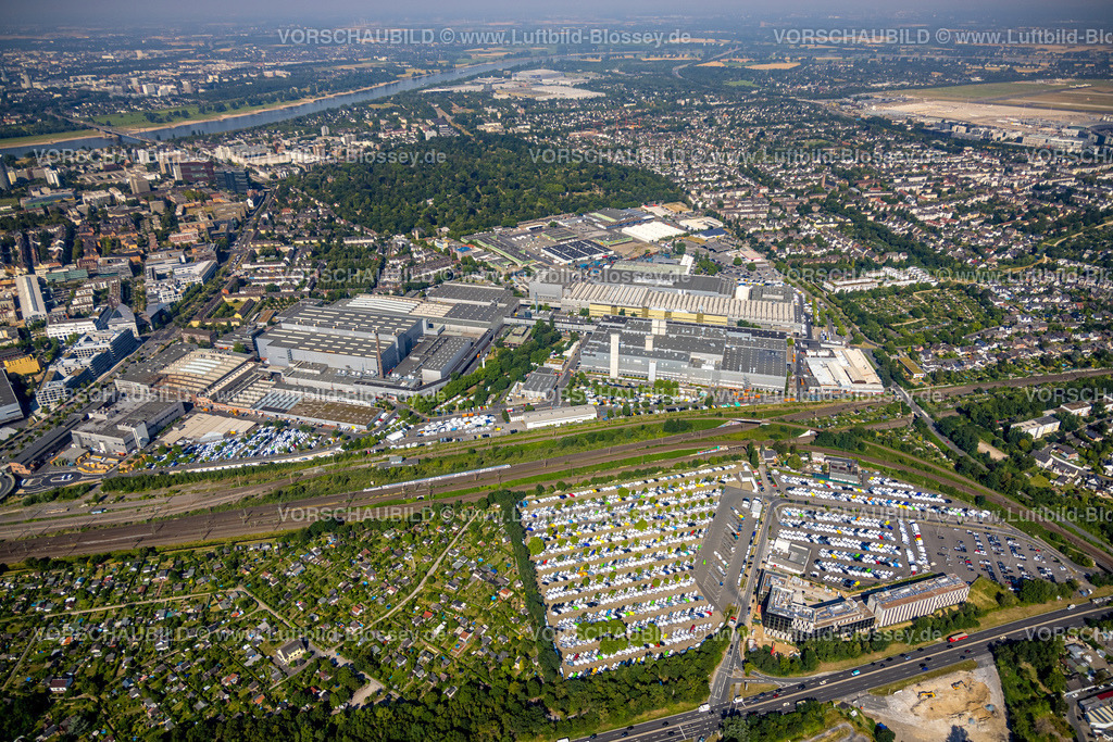 Duesseldorf220700550 | Luftbild, Mercedes Benz Werksgelände, mit Automobillager Loading Mercedes Parkplätze, Mörsenbroich, Düsseldorf, Rheinland, Nordrhein-Westfalen, Deutschland
