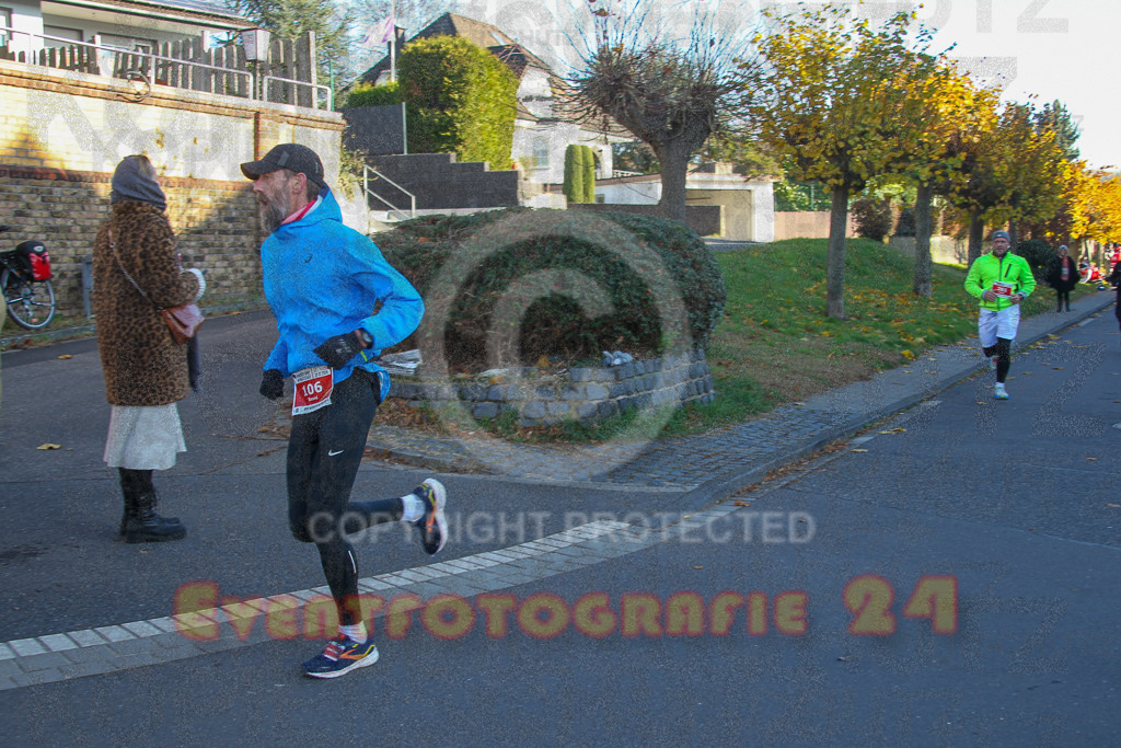 241201_1227_EV4_2536 | Sportfotografie im Rhein-Sieg Kreis, Köln, Bonn, NRW, Rheinland Pfalz, Hessen, etc. Unser Tätigkeitsfeld umfasst den Laufsport vom Volkslauf über den Marathon, Duathlon, Triathon bis zum Ultralauf wie Kölnpfad Ultra oder Schindertrail.