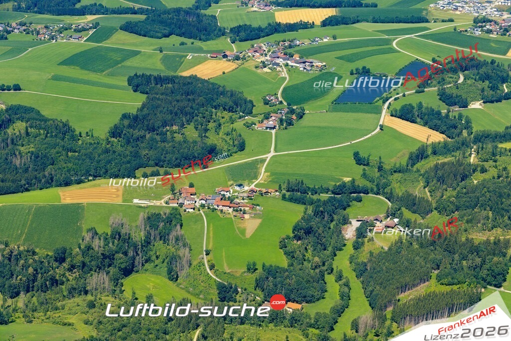 Die Luftaufnahme Kindleinsberg - Salzweg wurde 2022 vom Flugzeug aus (keine Drohne) erstellt. Hohe Auflösung -für große Poster und Wandbilder geeignet - Garantiert!