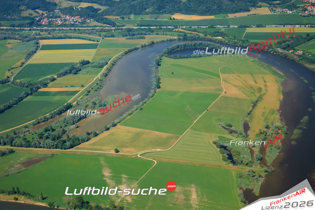 Die Luftaufnahme Donau-schleife - Pfatter wurde vom UL-Flugzeug (keine Drohne) aus fotografiert.Hohe Druck- Auflösung-die Geschenkidee!