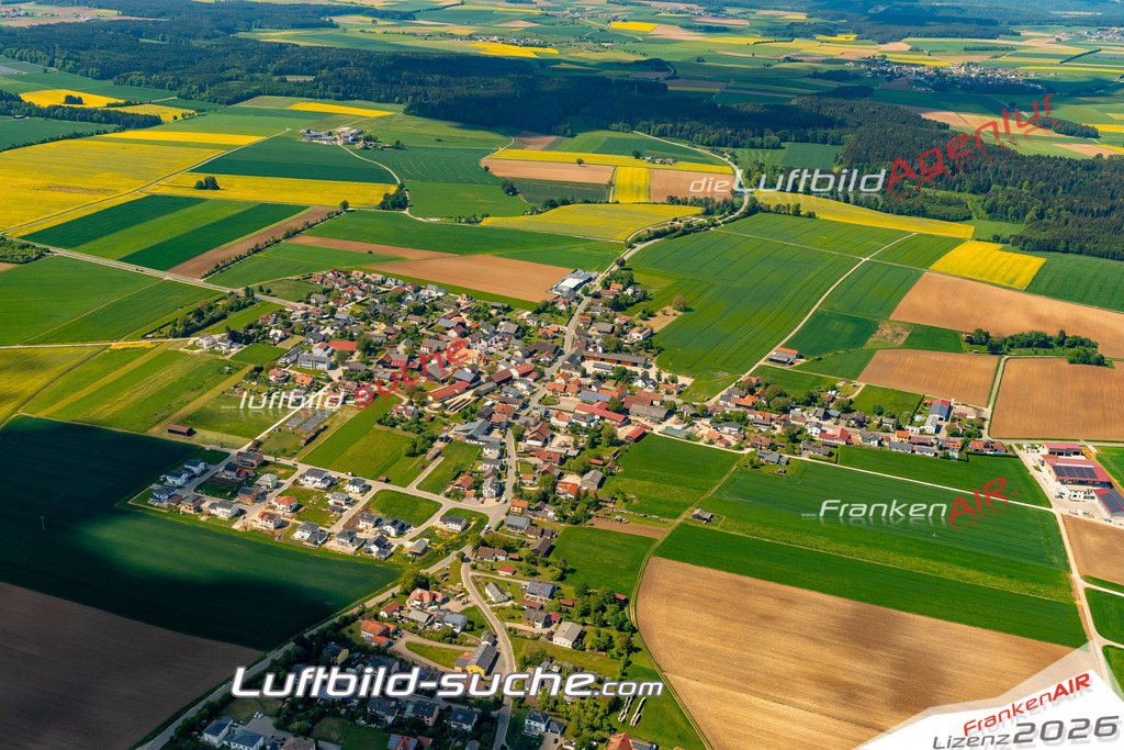 Das Luftbild zeigt : Pondorf Altmannstein - Die Luftaufnahme wurde 2024 vom UL-Flugzeug aus erstellt ( keine Drohne ) - Hochauflösende Luftaufnahme - Für grossformatige Ausdrucke geeignet. Die Geschenkidee !Mit Lizenz und Bildrechte bestellbar