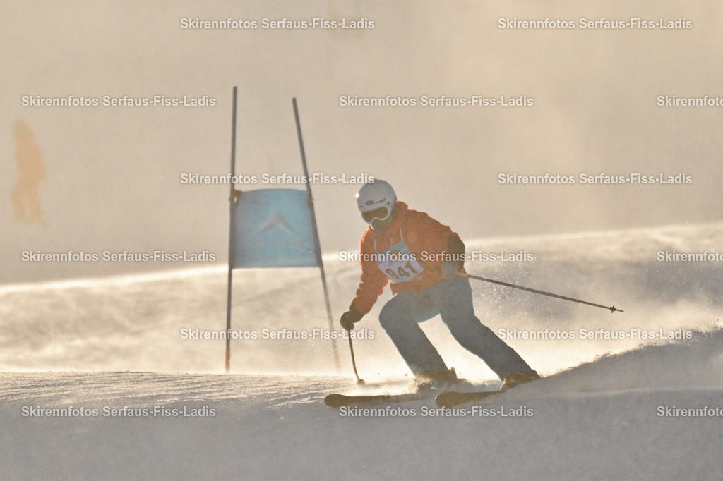 SRF_25.12.2025_0370 | Skirennfotos,Serfaus,Fiss,Ladis,Kinderskirennen,Winter,Tirol,Oberland,skirace,SFL,feelfree,weil wir's genießen,ski,Ski,skifahren,Sonnenplateau, - Realisiert mit Pictrs.com