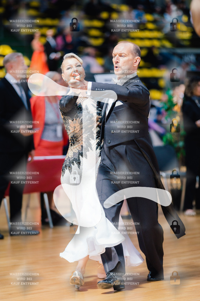 Hessen Tanzt WDSF Open Senior III Standard 33rd (214) Holger Bernien _ Silke Hoffmann (TSC Rot-Gold Schönkirchen)-2025-05-17-8041 | Webshop for digital downloads and prints of dance sport, event & show photographer Julian Link - Realisiert mit Pictrs.com