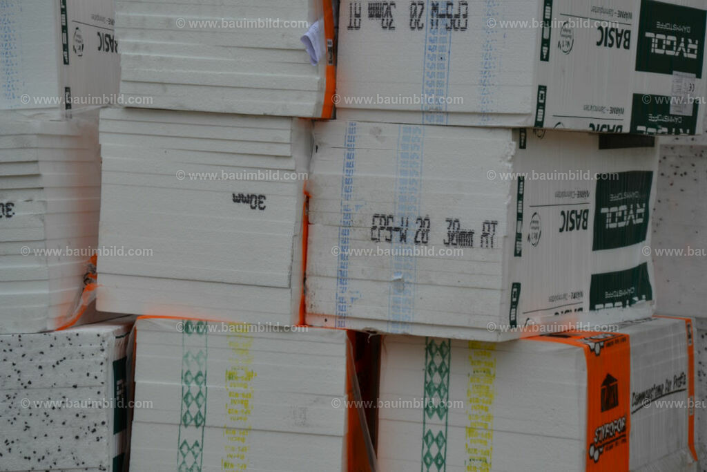 bib-lg19-fussbodenaufbau-0126 | Nach LV-Leistungsgruppen sortierte Detailfotos über den Bau eines Hauses. Alle Hausbau-Bilder direkt vom Urheber und Autor der Website Haus-Selber-Bauen.com