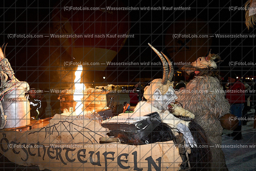 _ALP8423_NACHTderBALLONE_Lackenhof_Gaminger Oetscherteufel | ... mit dem Ballonsportclub Ötscherland aus Wieselburg, der Bergrettung Lackenhof mit einer Schauübung, der Perchtengruppe 'Gaminger Ötscherteufeln' und dem Musikverein Lackenhof, die Ballonfahrer spendeten ihre Gage in diesem Jahr dem schwer verunglückten Gerald Bernreiter alias 'KLEX' der erst nach der ReHa und einem Umbau seines Hauses in Lackenhof frühestens im Mai 2026 wieder nach Hause kommen kann, So 28. Dezember 2025.