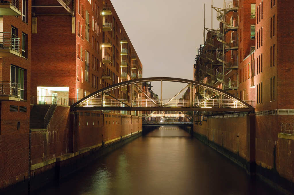 Abend in der Speicherstadt | Hamburg, Deutschland - November 11, 2010: Abendaufnahme in der Speicherstadt. - Realisiert mit Pictrs.com
