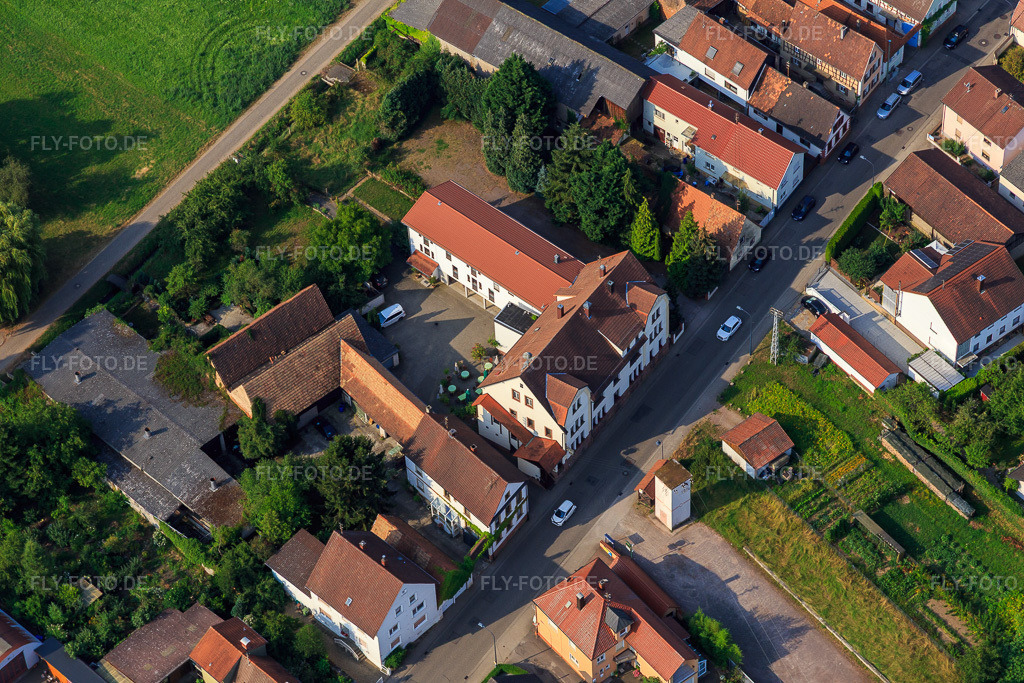 Luftbild: Pfälzer Hof in der Saarstr in Kandel im Bundesland Rheinland-Pfalz in Deutschland. Foto: IMG_108990.jpg vom 15.07.2018 durch Werner Riehm/FLY-FOTO.de