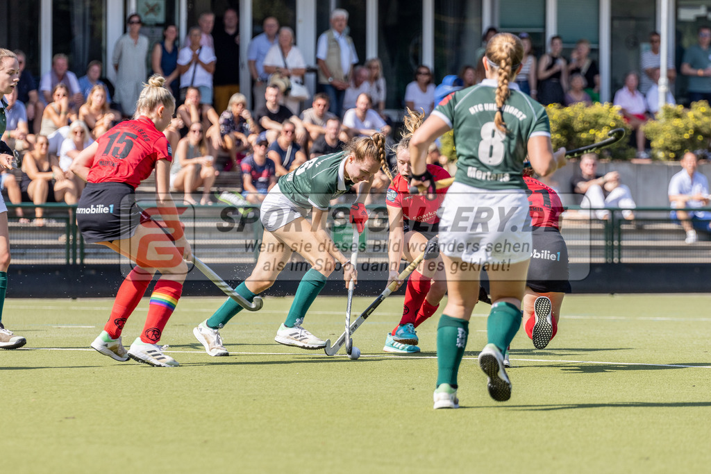 MJ_2023-09-10_F_CR-UHTC-8 | Ida Müntefering (Uhlenhorst Mülheim #26) &amp; Anneke Maertens (Club Raffelberg #15), Club Raffelberg - Uhlenhorst Mülheim am 10.9.2023 in der Sportanlage Club Raffelberg, Duisburg